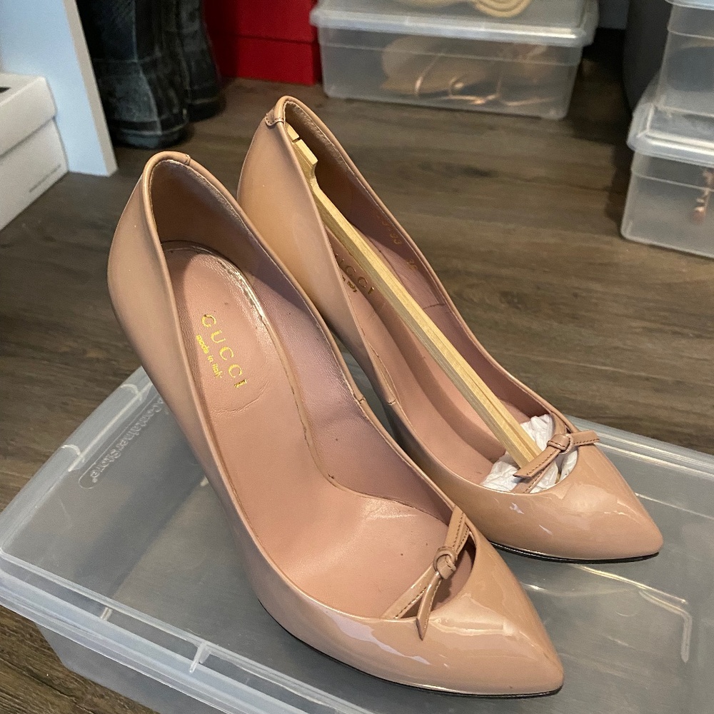 Gucci Tan/Beige color 4' high heel pump. Size 5